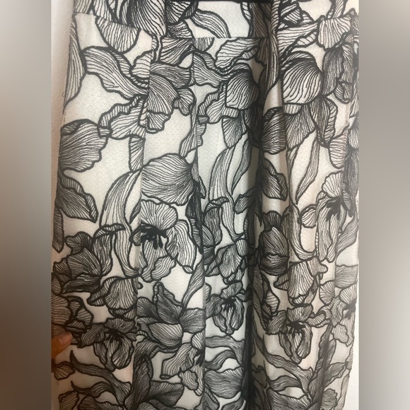 Aidan Mattox Halter Embroidered Long Gown, Pockets, Black White Size 12 - Picture 4 of 9